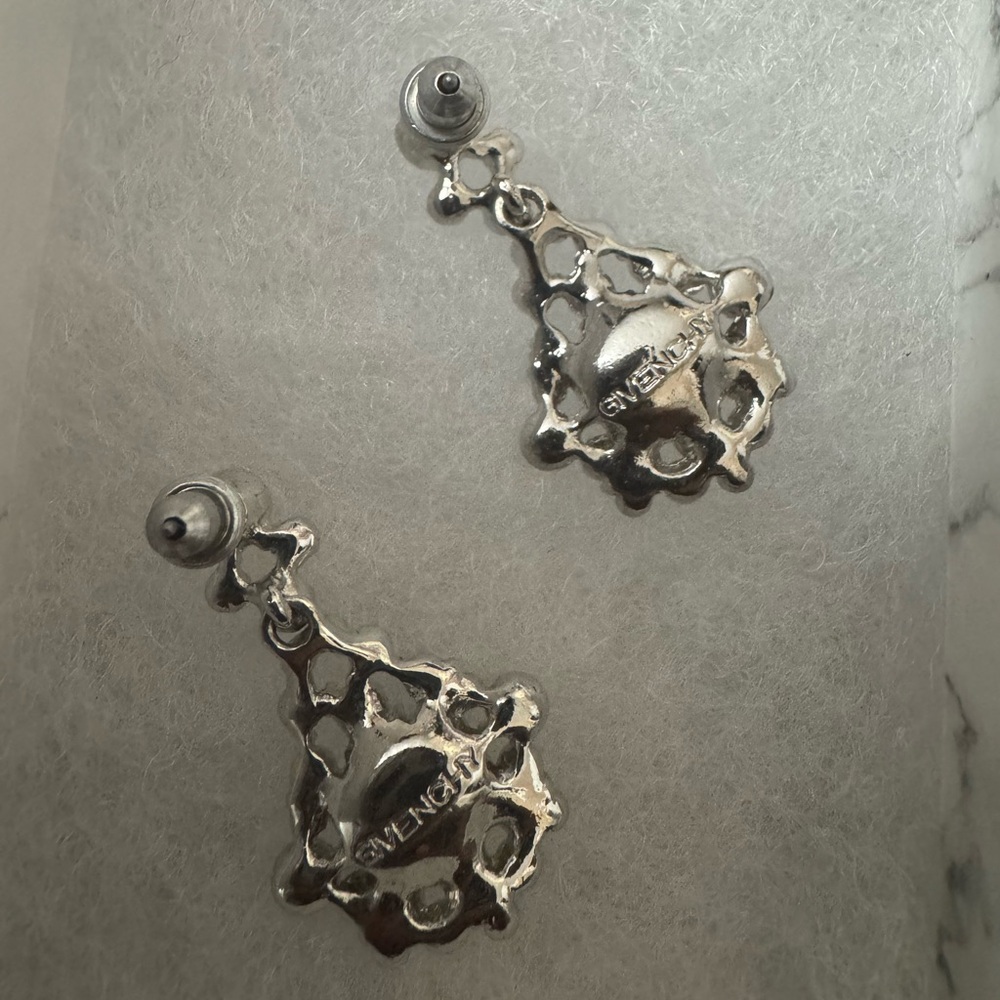 GIVENCHY (signed) gorgeous sparkly silver tone, blue stone dangle earrings. - Picture 5 of 5
